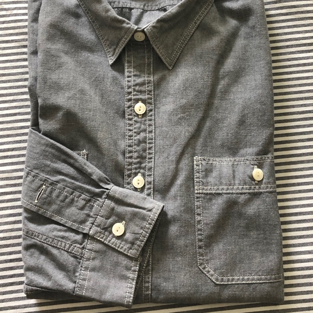 Men’s JCrew Chambray Button Down shirt